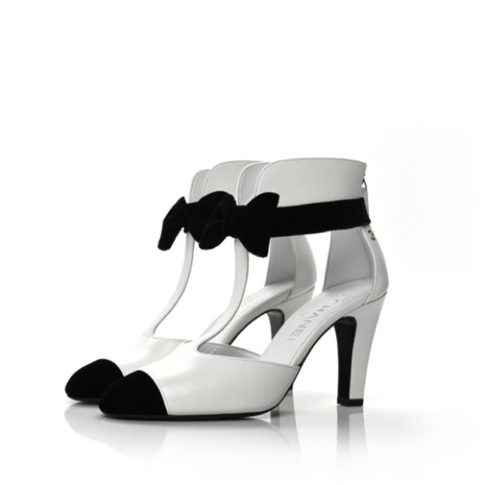 CHANEL 
Lambskin Velvet Cap Toe Bow Pumps  Size 40 - Picture 3 of 12